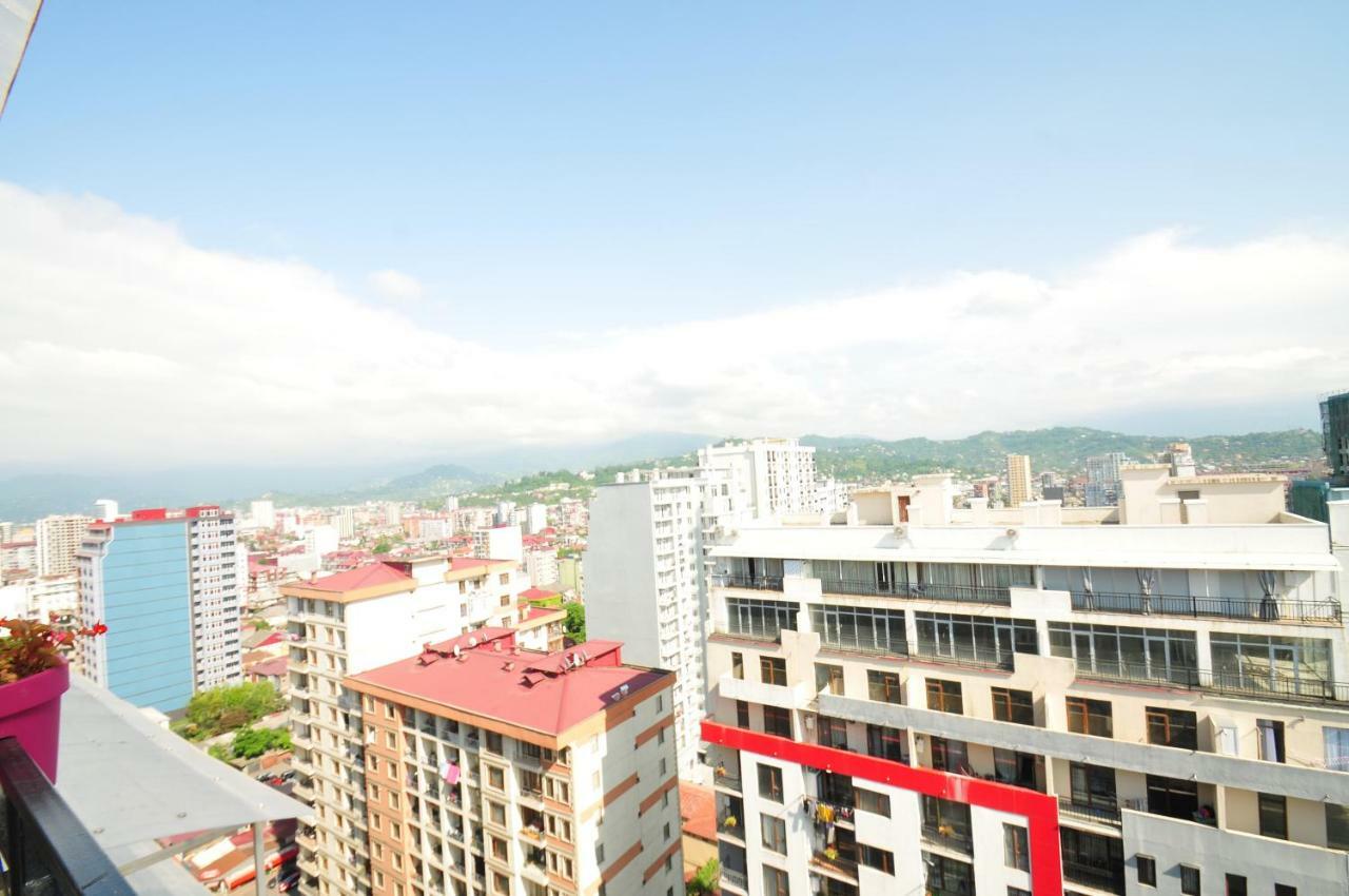 Apartments With A View Of The Trinity Holy Batumi Exterior photo