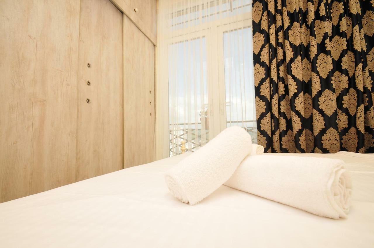 Apartments With A View Of The Trinity Holy Batumi Exterior photo